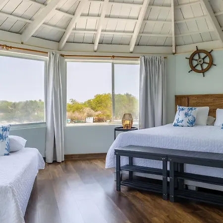 Fragata Island House 4*