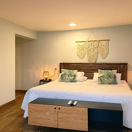 Fragata Island House Hotel 4*
