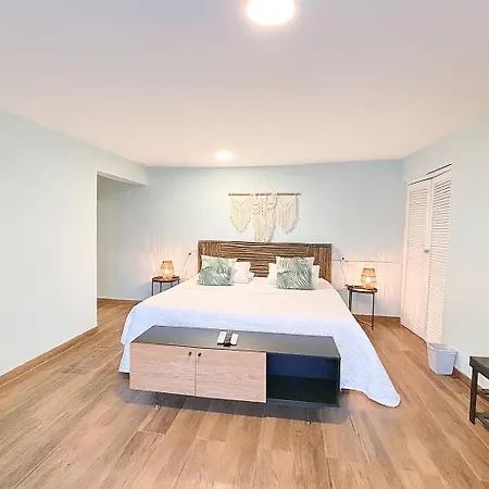 Fragata Island House Hotel