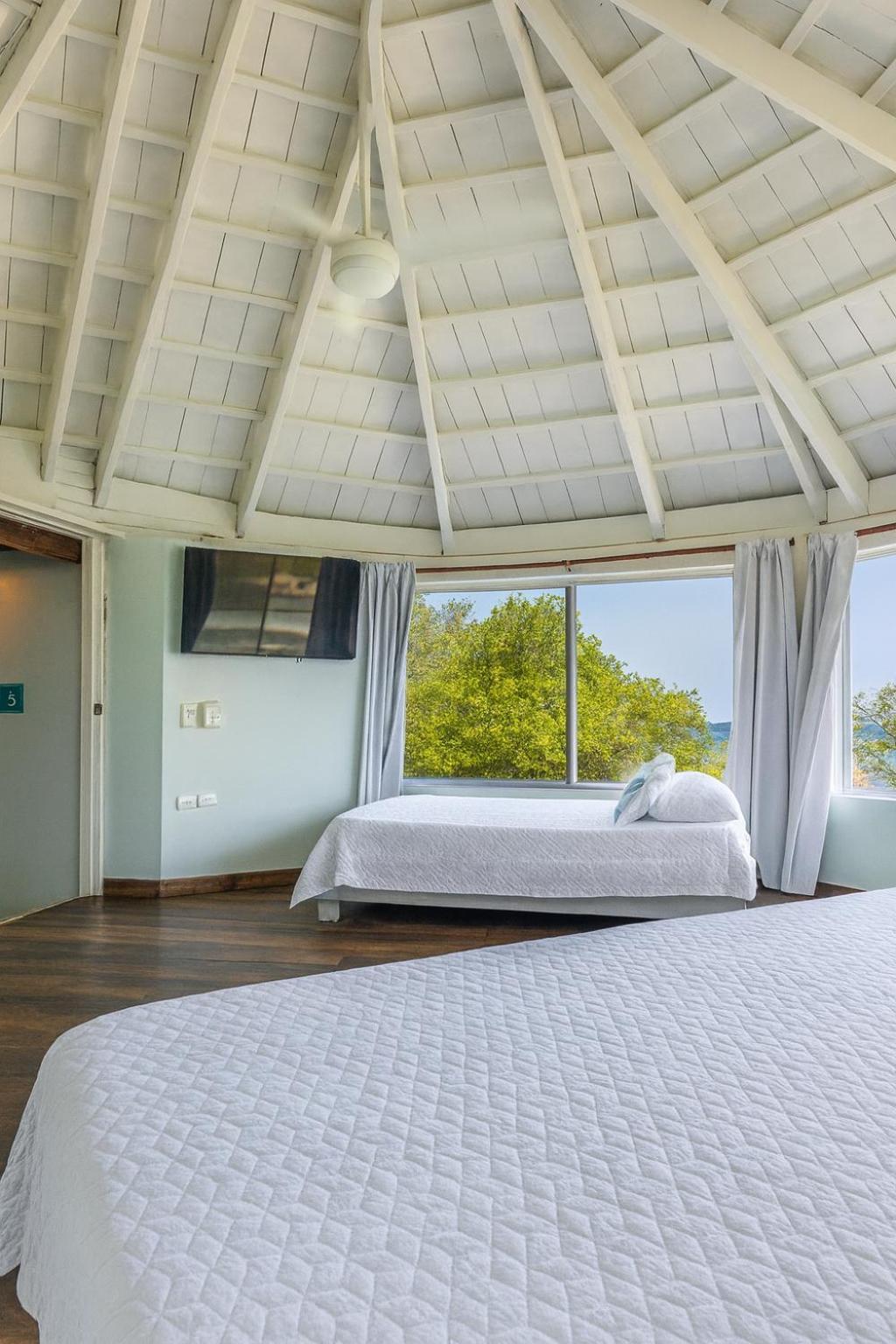 Fragata Island House Guest house